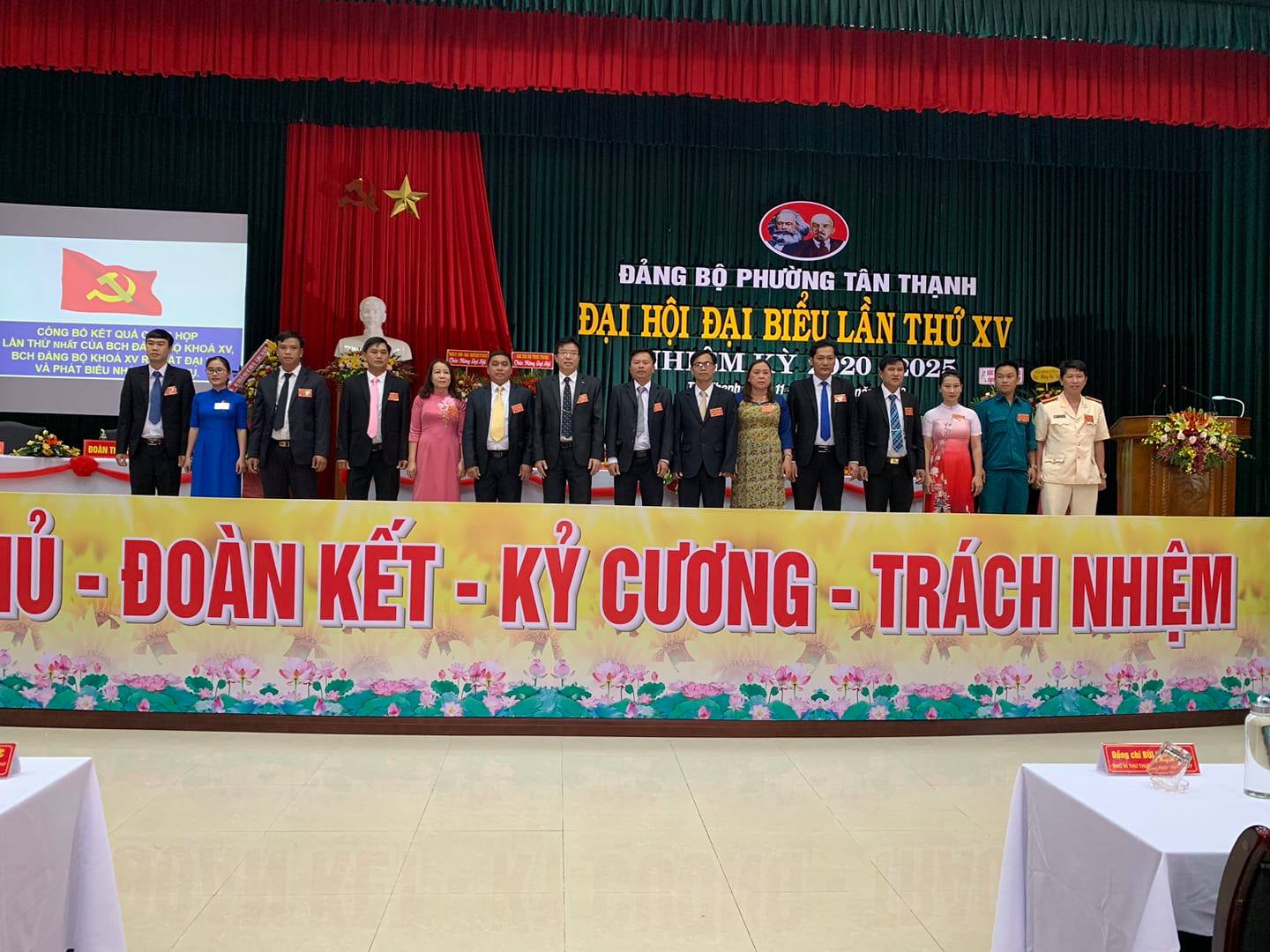 Các đồng chí trong BCH mới ra mắt trước Đại hội