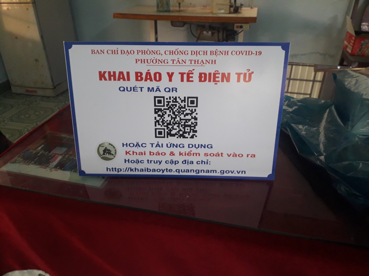 Phường Tân Thạnh Đẩy mạnh khai báo y tế bằng QR code.