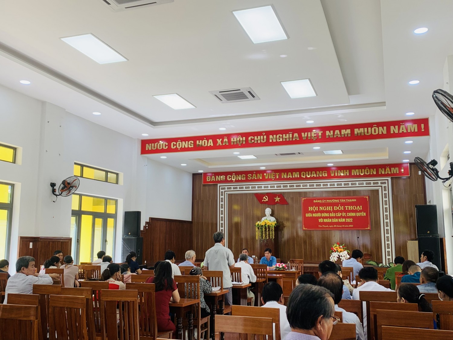 Quang cảnh hội nghị