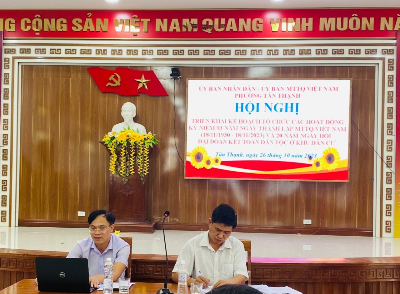 Chủ trì hội nghị